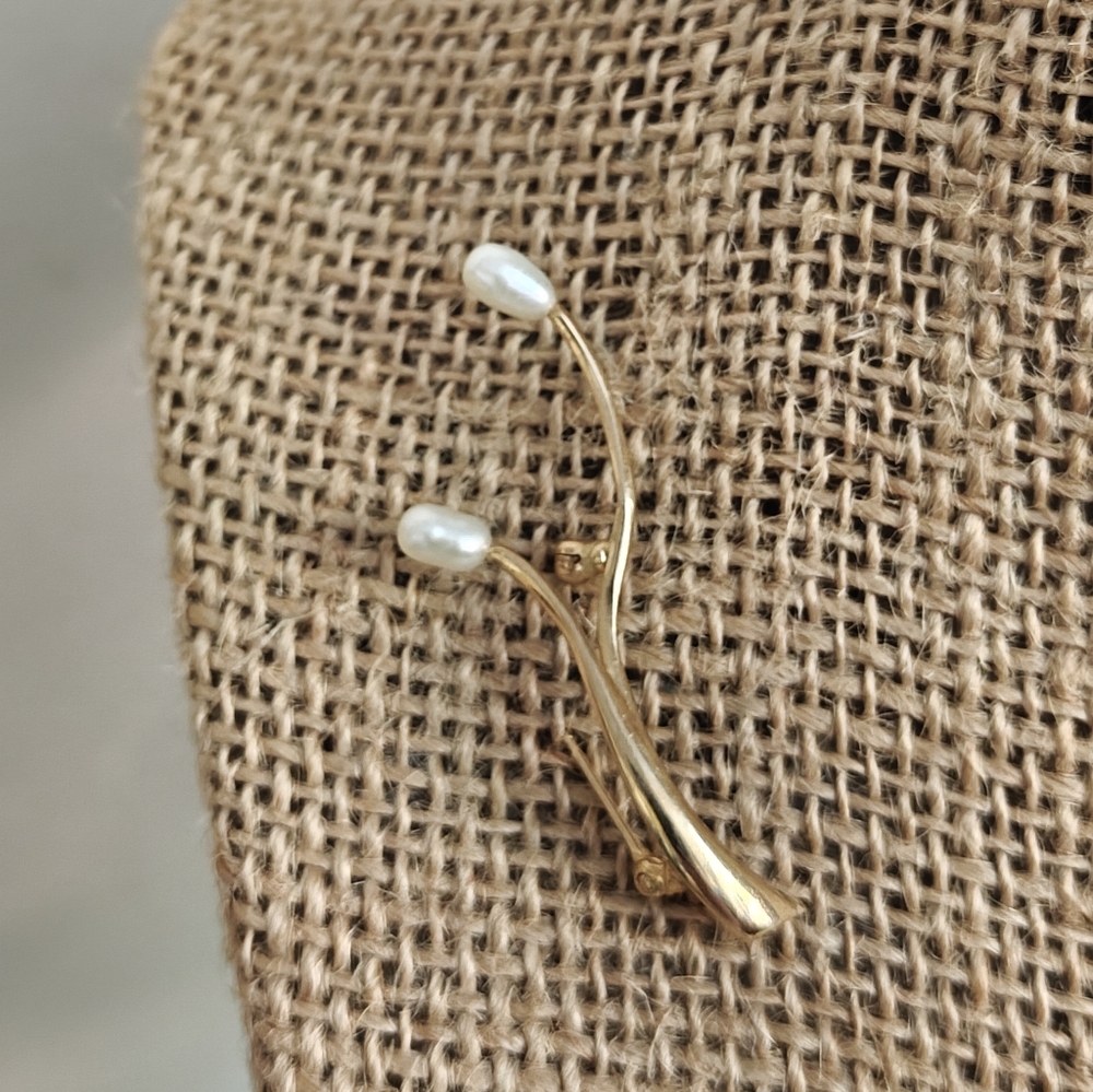 Elegant Solid 10K Yellow Gold and Genuine River Pearls Branch Brooch
